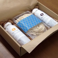 麺２パックとつゆボトル。まもなく出荷です。