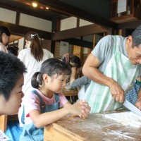 27 出張手打ちうどん作り体験 2014年9月6日 27.jpg – イリコスキー製麺所