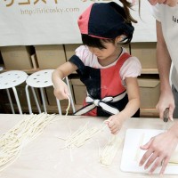 4 手打うどん作り体験教室 2015年6月 41.jpg – イリコスキー製麺所
