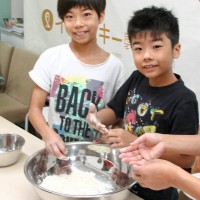 5 手打うどん作り体験教室 2015年7月 5.jpg – イリコスキー製麺所