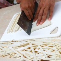 2 手打うどん作り体験教室 2015年8月 23.jpg – イリコスキー製麺所