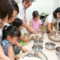 3 手打うどん作り体験教室 2015年8月 3.jpg – イリコスキー製麺所