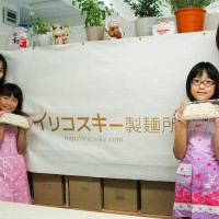 6 手打うどん作り体験教室 2015年8月 6.jpg – イリコスキー製麺所