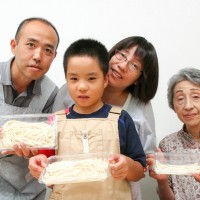 4 手打うどん作り体験教室 2015年9月 41.jpg – イリコスキー製麺所