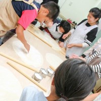 6 手打うどん作り体験教室 2015年9月 61.jpg – イリコスキー製麺所