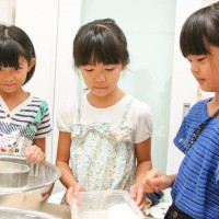 8 手打うどん作り体験教室 2015年9月 81.jpg – イリコスキー製麺所