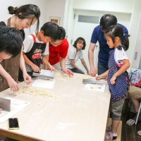 2 手打うどん作り体験教室 2015年7月 24.jpg – イリコスキー製麺所