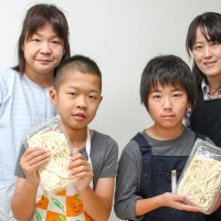 4 手打うどん作り体験教室 2015年11月 45.jpg – イリコスキー製麺所