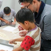 6 手打うどん作り体験教室 2015年11月 62.jpg – イリコスキー製麺所