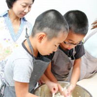 8 手打うどん作り体験教室 2015年8月 81.jpg – イリコスキー製麺所