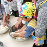 8 手打うどん作り体験教室 2015年11月 82.jpg – イリコスキー製麺所