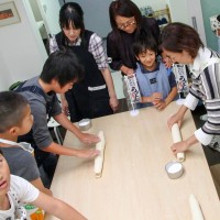 8 手打うどん作り体験教室 2015年11月 83.jpg – イリコスキー製麺所