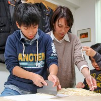 20151223-14 手打うどん作り体験教室 2015年12月 20151223-14.jpg – イリコスキー製麺所