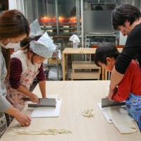 2 手打うどん作り体験教室 2015年12月 23.jpg – イリコスキー製麺所