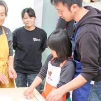 20160321-11 手打うどん作り体験教室 2016年3月 20160321-11.jpg – イリコスキー製麺所