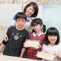 20160404-4 手打うどん作り体験教室 2016年4月 20160404-4.jpg – イリコスキー製麺所