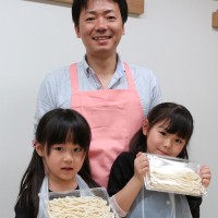 20160409-10 手打うどん作り体験教室 2016年4月 20160409-10.jpg – イリコスキー製麺所