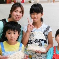 20160508-7 手打うどん作り体験教室 2016年5月 20160508-7.jpg – イリコスキー製麺所