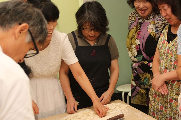 阿鼻叫喚の…？ 手打ちうどん作り体験教室 2016年9月 20160916-1.jpg – イリコスキー製麺所