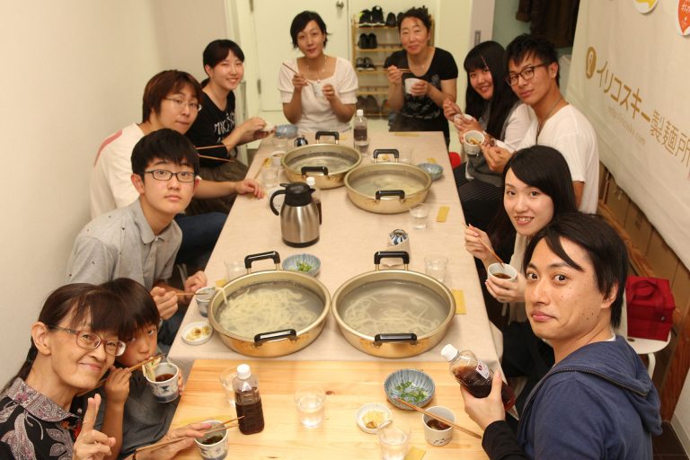 仲良しさんが集まってくれる場所ってうれしいですね 手打ちうどん作り体験教室 2016年9月 20160925-19-1.jpg – イリコスキー製麺所