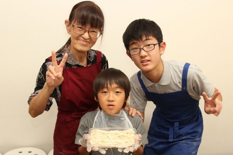 仲良しさんが集まってくれる場所ってうれしいですね 手打ちうどん作り体験教室 2016年9月 20160925-28.jpg – イリコスキー製麺所