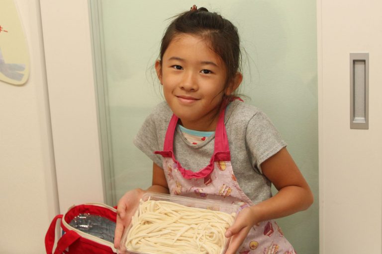 仲良しさんが集まってくれる場所ってうれしいですね 手打ちうどん作り体験教室 2016年9月 20160925-4.jpg – イリコスキー製麺所