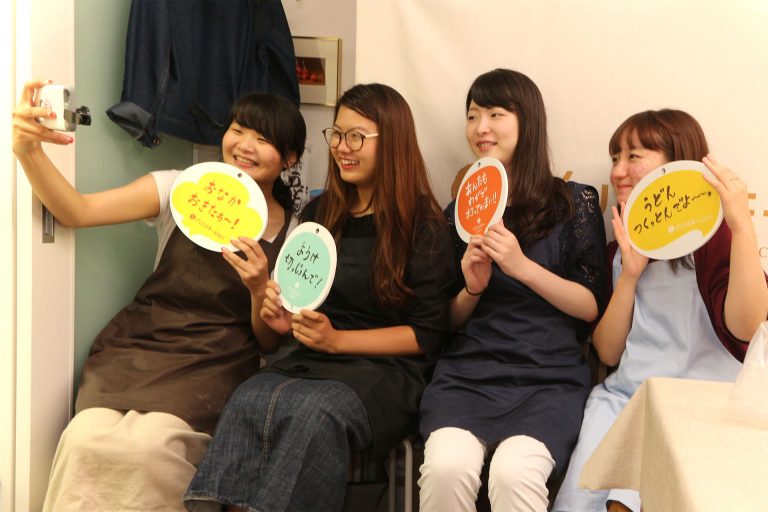 仲良しさんが集まってくれる場所ってうれしいですね 手打ちうどん作り体験教室 2016年9月 20160926-10.jpg – イリコスキー製麺所