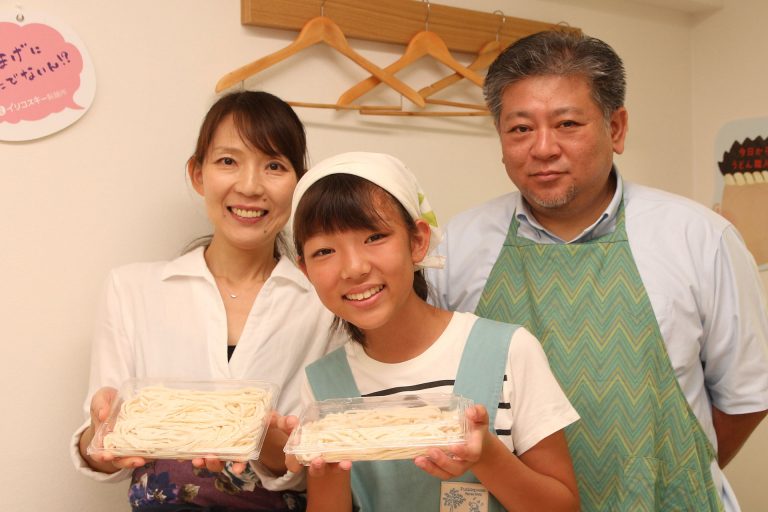 仲良しさんが集まってくれる場所ってうれしいですね 手打ちうどん作り体験教室 2016年9月 20160926-3.jpg – イリコスキー製麺所