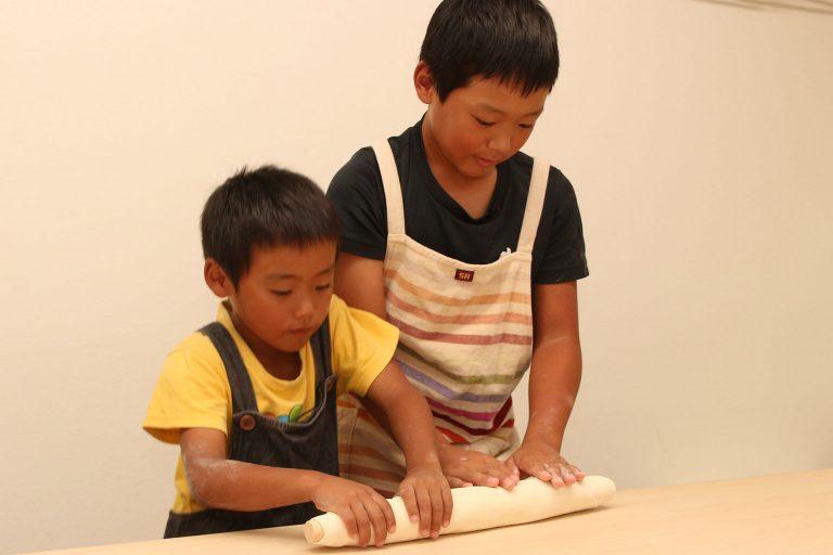 仲良しさんが集まってくれる場所ってうれしいですね 手打ちうどん作り体験教室 2016年9月 20160926-5.jpg – イリコスキー製麺所