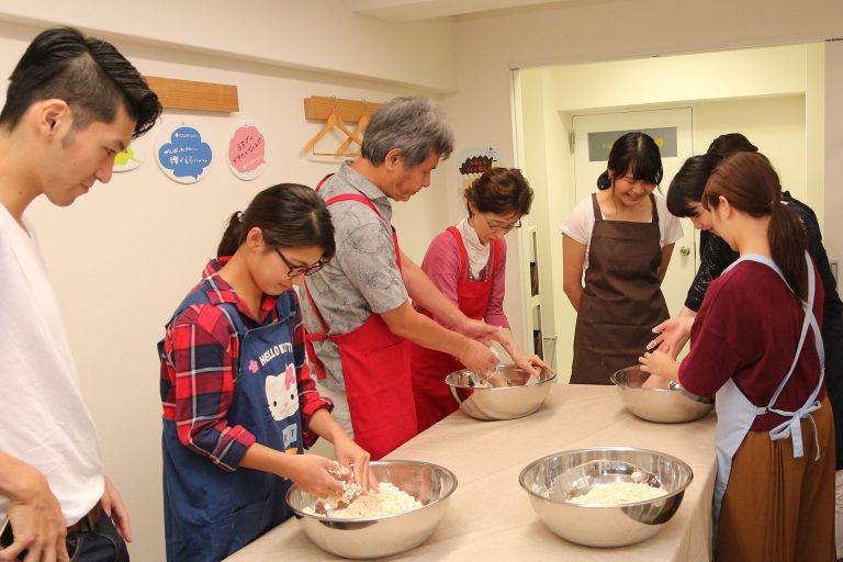 仲良しさんが集まってくれる場所ってうれしいですね 手打ちうどん作り体験教室 2016年9月 20160926-9.jpg – イリコスキー製麺所
