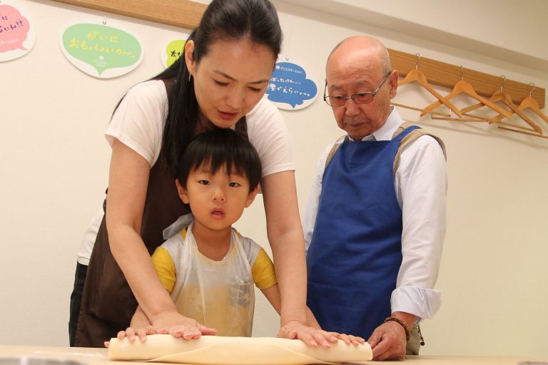 仲良しさんが集まってくれる場所ってうれしいですね 手打ちうどん作り体験教室 2016年9月 20161002-7.jpg – イリコスキー製麺所