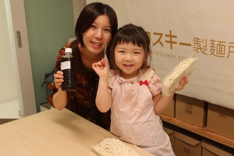 仲良しさんが集まってくれる場所ってうれしいですね 手打ちうどん作り体験教室 2016年9月 20161002-9.jpg – イリコスキー製麺所