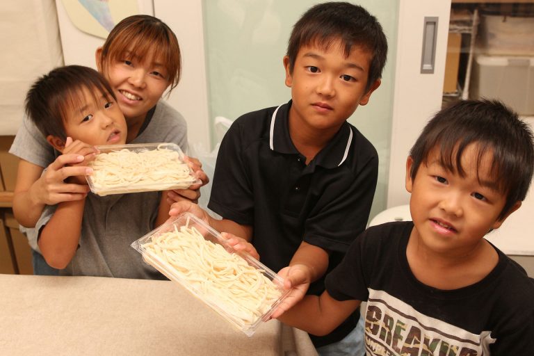 仲良しさんが集まってくれる場所ってうれしいですね 手打ちうどん作り体験教室 2016年9月 20161003-15.jpg – イリコスキー製麺所