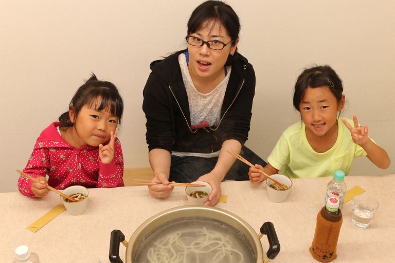 仲良しさんが集まってくれる場所ってうれしいですね 手打ちうどん作り体験教室 2016年9月 20161003-17.jpg – イリコスキー製麺所