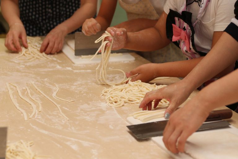 仲良しさんが集まってくれる場所ってうれしいですね 手打ちうどん作り体験教室 2016年9月 20161003-4.jpg – イリコスキー製麺所