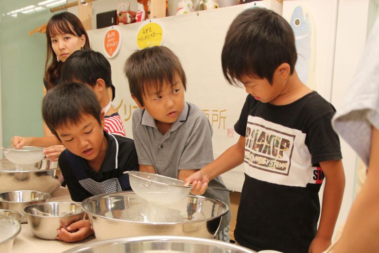 仲良しさんが集まってくれる場所ってうれしいですね 手打ちうどん作り体験教室 2016年9月 20161003-9.jpg – イリコスキー製麺所