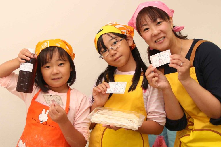 仲良しさんが集まってくれる場所ってうれしいですね 手打ちうどん作り体験教室 2016年9月 20161007-3-1.jpg – イリコスキー製麺所