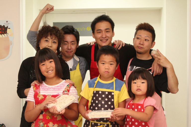 仲良しさんが集まってくれる場所ってうれしいですね 手打ちうどん作り体験教室 2016年9月 20161010-6.jpg – イリコスキー製麺所