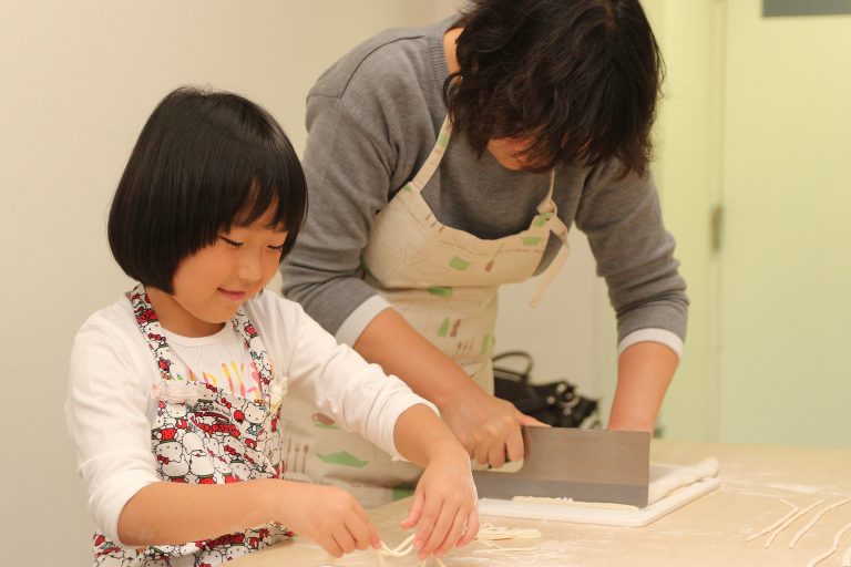 仲良しさんが集まってくれる場所ってうれしいですね 手打ちうどん作り体験教室 2016年9月 20161011-1.jpg – イリコスキー製麺所