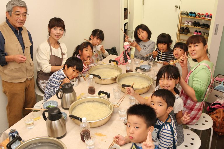 沖縄からの、そして80歳のお客さま 手打ちうどん作り体験教室 2016年10月 20161015-3.jpg – イリコスキー製麺所