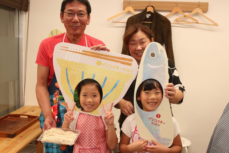 沖縄からの、そして80歳のお客さま 手打ちうどん作り体験教室 2016年10月 20161015-7.jpg – イリコスキー製麺所