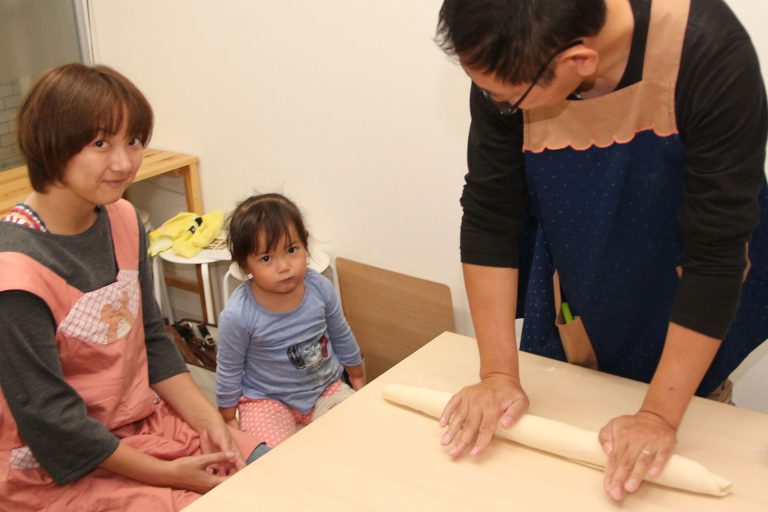 沖縄からの、そして80歳のお客さま 手打ちうどん作り体験教室 2016年10月 20161016-1.jpg – イリコスキー製麺所