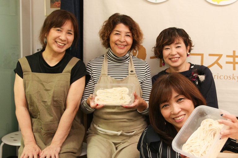 沖縄からの、そして80歳のお客さま 手打ちうどん作り体験教室 2016年10月 20161017-3.jpg – イリコスキー製麺所