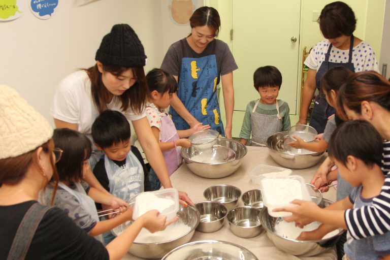 沖縄からの、そして80歳のお客さま 手打ちうどん作り体験教室 2016年10月 20161017-7.jpg – イリコスキー製麺所