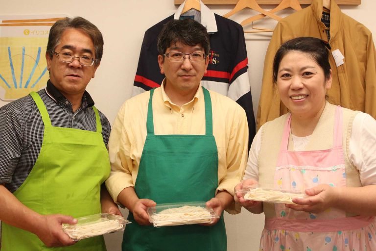 沖縄からの、そして80歳のお客さま 手打ちうどん作り体験教室 2016年10月 20161023-2.jpg – イリコスキー製麺所