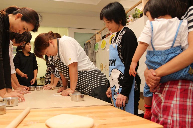 沖縄からの、そして80歳のお客さま 手打ちうどん作り体験教室 2016年10月 20161028-1.jpg – イリコスキー製麺所