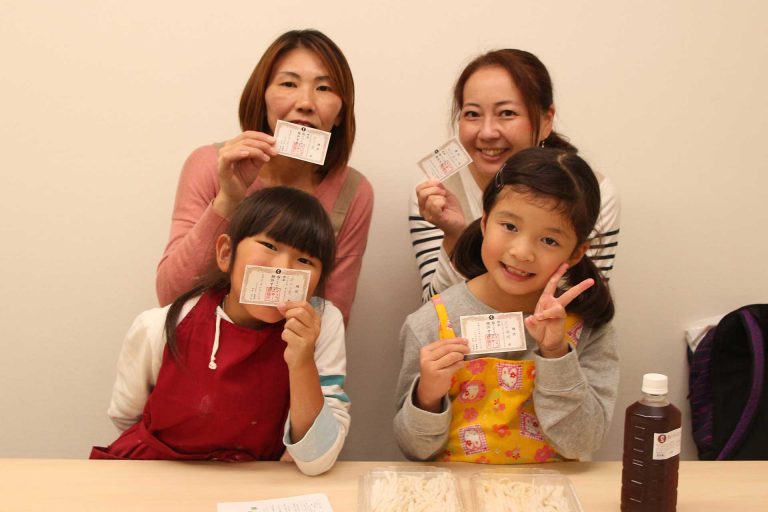 沖縄からの、そして80歳のお客さま 手打ちうどん作り体験教室 2016年10月 20161028-6.jpg – イリコスキー製麺所