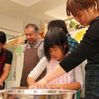 20161030-11 手打ちうどん作り体験教室 2016年10月 20161030-11.jpg – イリコスキー製麺所