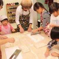 20161030-5 手打ちうどん作り体験教室 2016年10月 20161030-5.jpg – イリコスキー製麺所