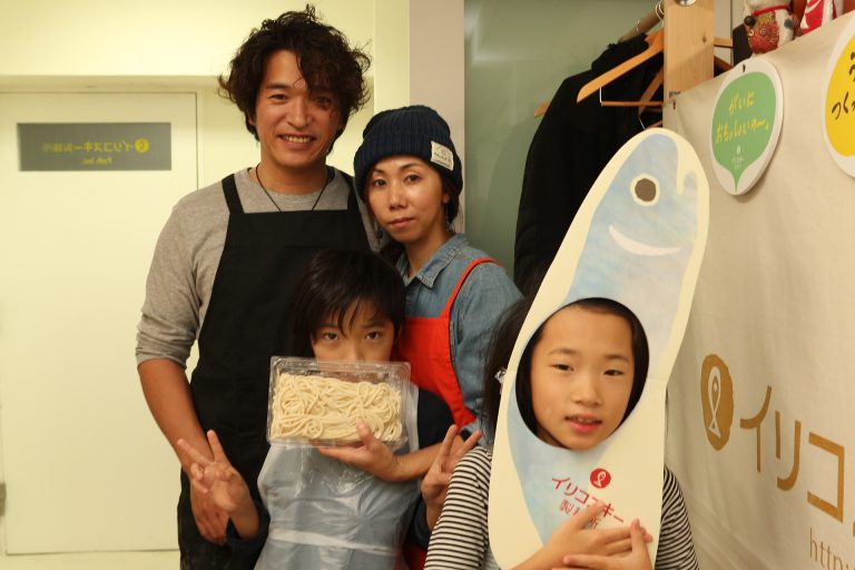 耳元でささやくのはご遠慮くださいｗ 手打ちうどん作り体験教室 2016年11月 20161119-6.jpg – イリコスキー製麺所